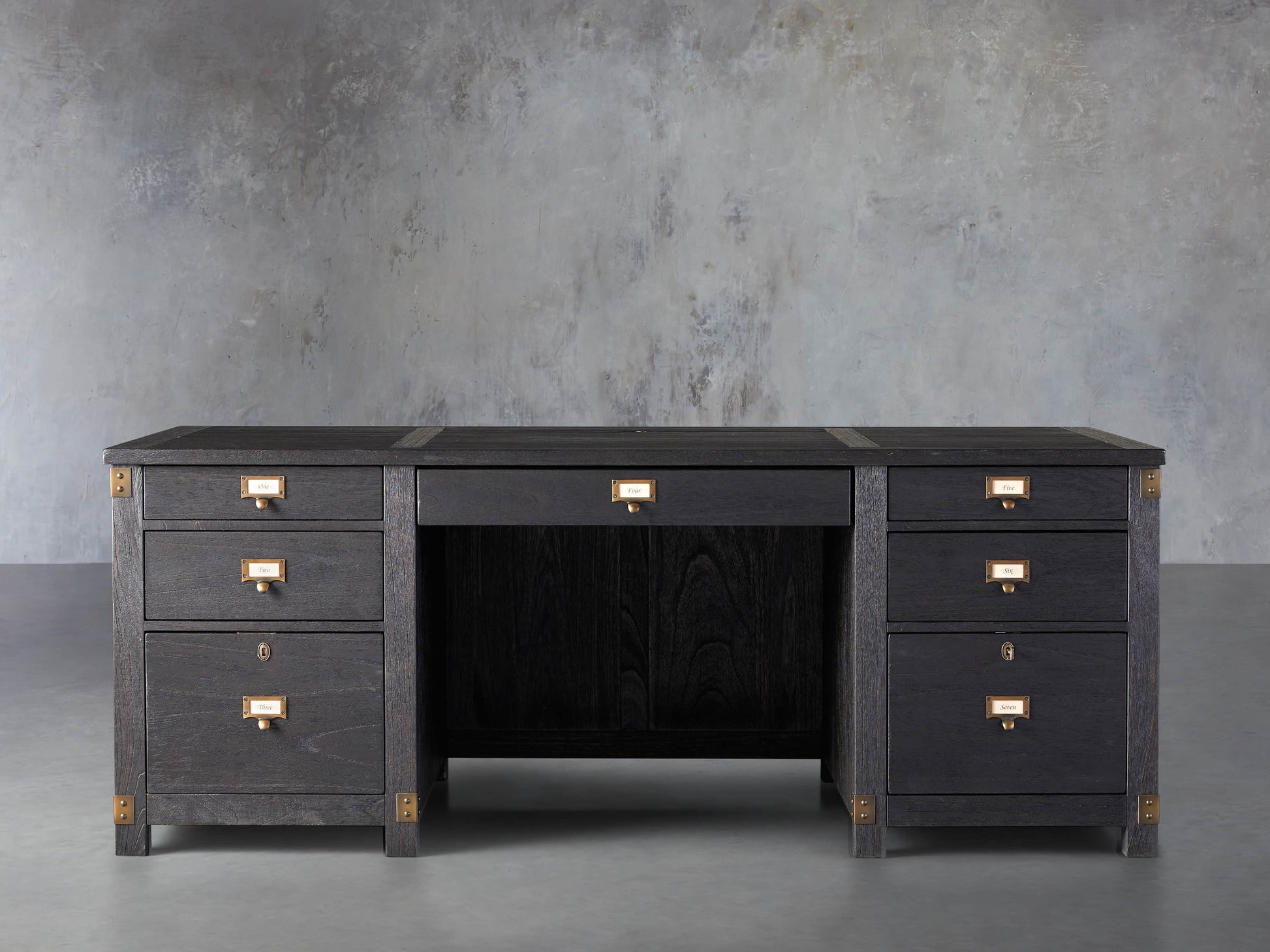 Telegraph Executive Desk