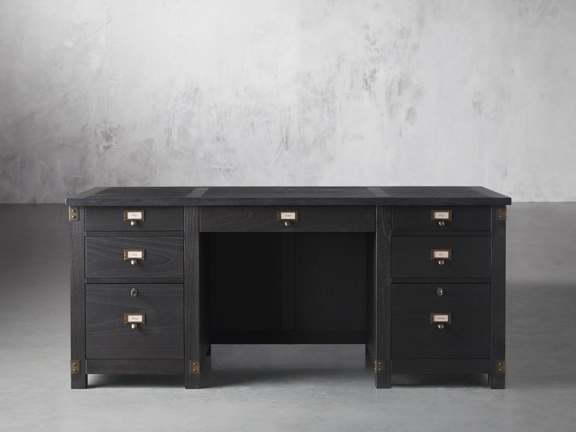 Telegraph Executive Desk